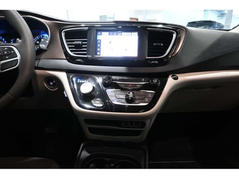Used 2023 Chrysler Voyager LX FWD image 23