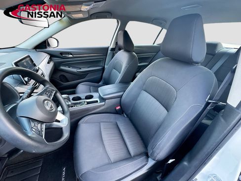 Used 2025 Nissan Altima 2.5 SV FWD image 27