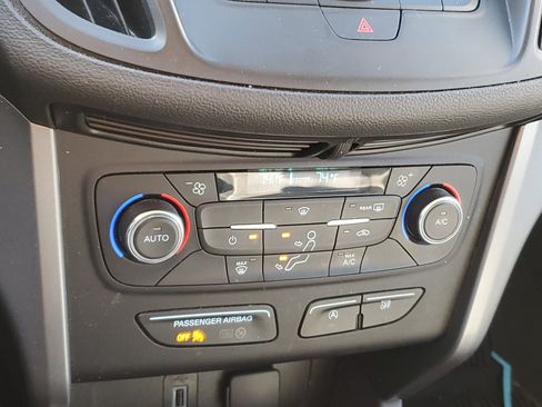 Used 2017 Ford Escape SE w/ Equipment Group 201A image 22