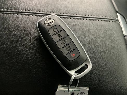 Used 2025 Nissan Murano SV AWD/4WD image 13