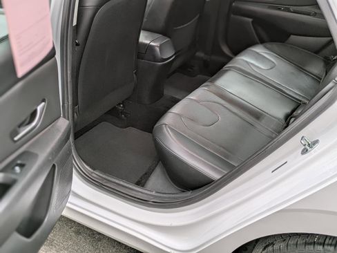 Used 2022 Hyundai Elantra Limited image 23