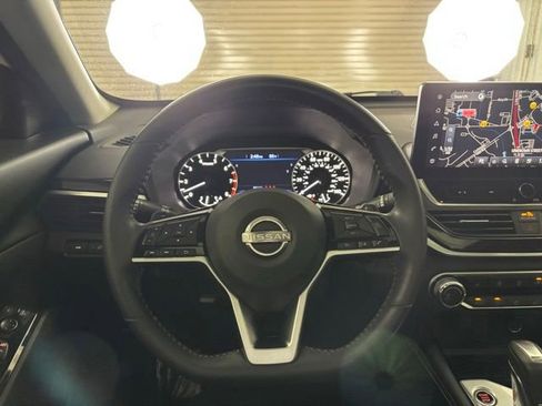 Used 2023 Nissan Altima 2.5 SR w/ SR Premium Package FWD image 17