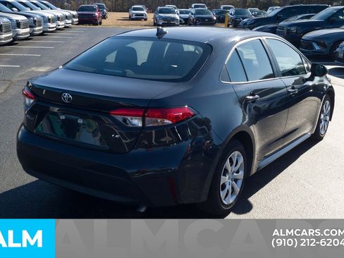 Used 2025 Toyota Corolla LE image 5