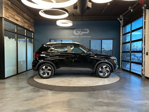 Used 2021 Hyundai Venue SEL w/ Cargo Package FWD image 2
