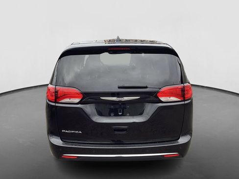 Used 2018 Chrysler Pacifica Touring Plus w/ Tire & Wheel Group image 6