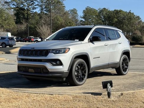New 2026 Jeep Compass Latitude image 3
