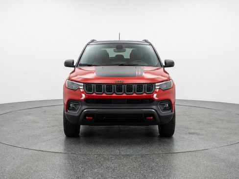 Used 2025 Jeep Compass Trailhawk image 2