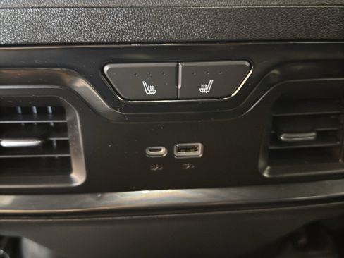 Used 2023 GMC Sierra 1500 AT4 w/ AT4 Premium Package AWD/4WD image 15