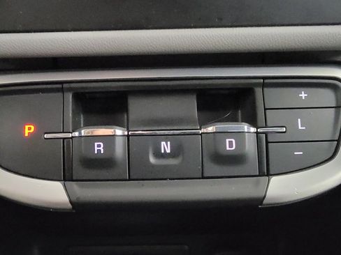 Used 2023 GMC Terrain SLT image 17