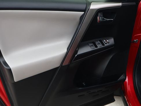 Used 2017 Toyota RAV4 XLE image 15