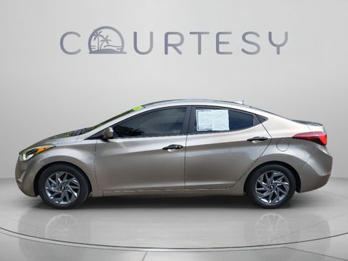 Used 2014 Hyundai Elantra SE w/ Option Group 02 FWD image 2