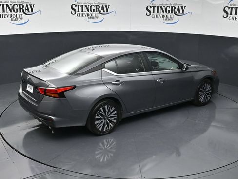 Used 2025 Nissan Altima 2.5 SV FWD image 27