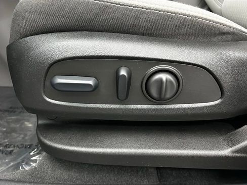 Used 2023 GMC Terrain SLE w/ Driver Convenience Package image 8