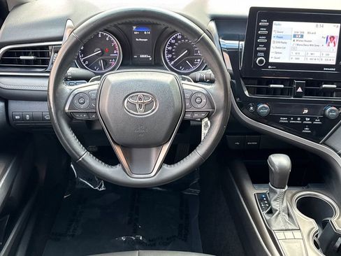 Used 2022 Toyota Camry SE FWD image 16