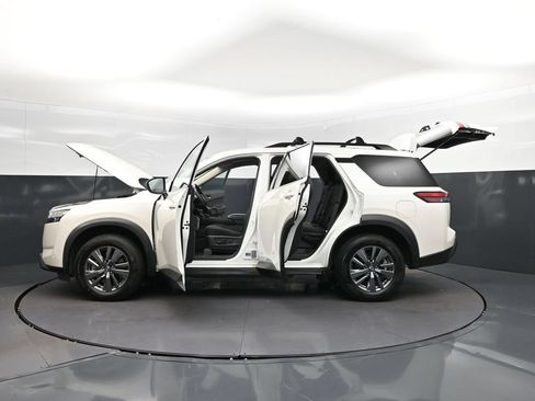 Used 2022 Nissan Pathfinder SV FWD image 46