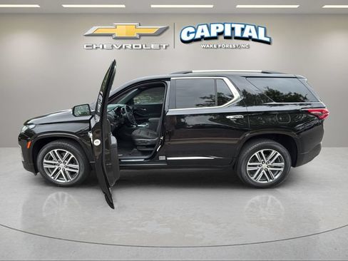 Used 2023 Chevrolet Traverse High Country w/ LPO, Floor Liner Package FWD image 9