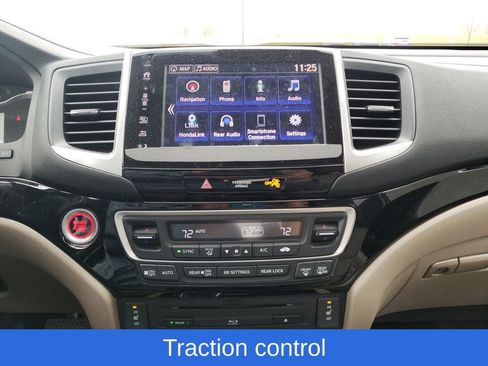 Used 2017 Honda Pilot Touring image 24