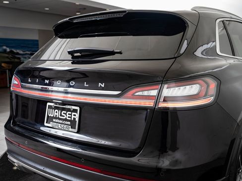 Used 2022 Lincoln Nautilus Reserve w/ Equipment Group 201A image 9