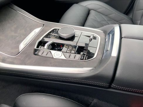 Certified 2025 BMW X7 xDrive40i w/ Premium Package image 18