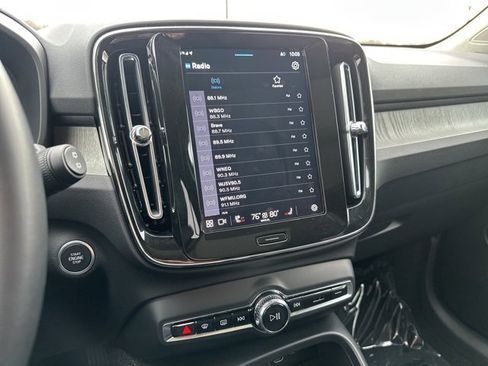 Certified 2025 Volvo XC40 B5 Core image 19