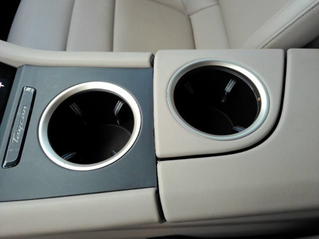 Used 2022 Porsche Taycan RWD image 47