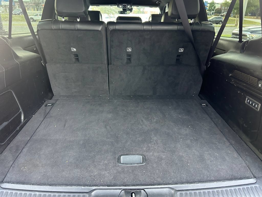 Used 2025 Jeep Wagoneer L Series II w/ 8-pass Seating Package AWD/4WD image 22