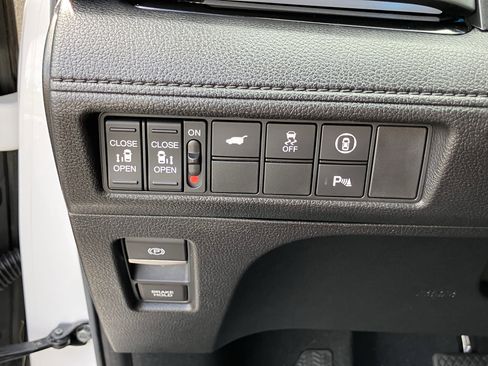 Certified 2024 Honda Odyssey Touring image 19