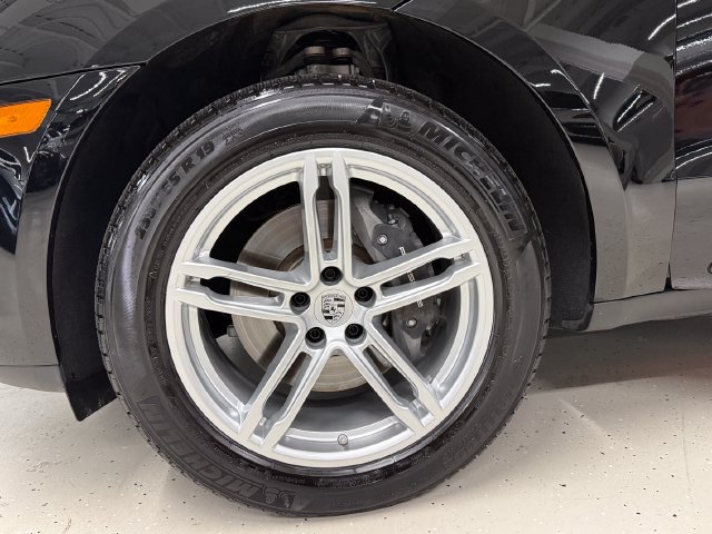 Certified 2026 Porsche Macan AWD/4WD image 10