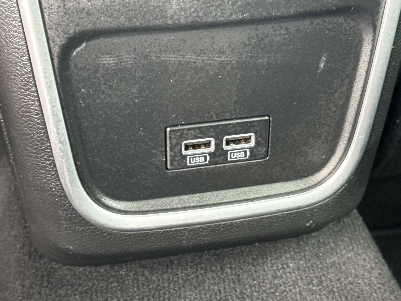 Used 2023 Dodge Charger Scat Pack w/ Navigation & Travel Group RWD image 17