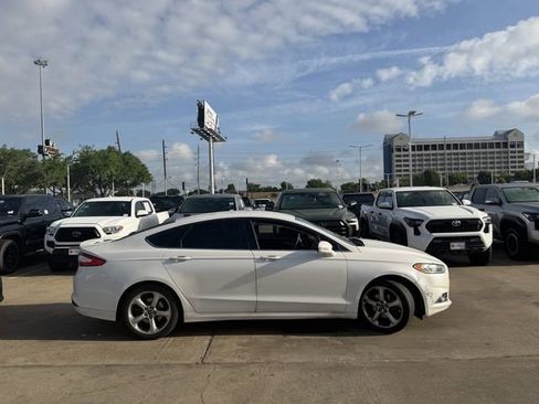 Used 2014 Ford Fusion SE w/ Equipment Group 201A image 4