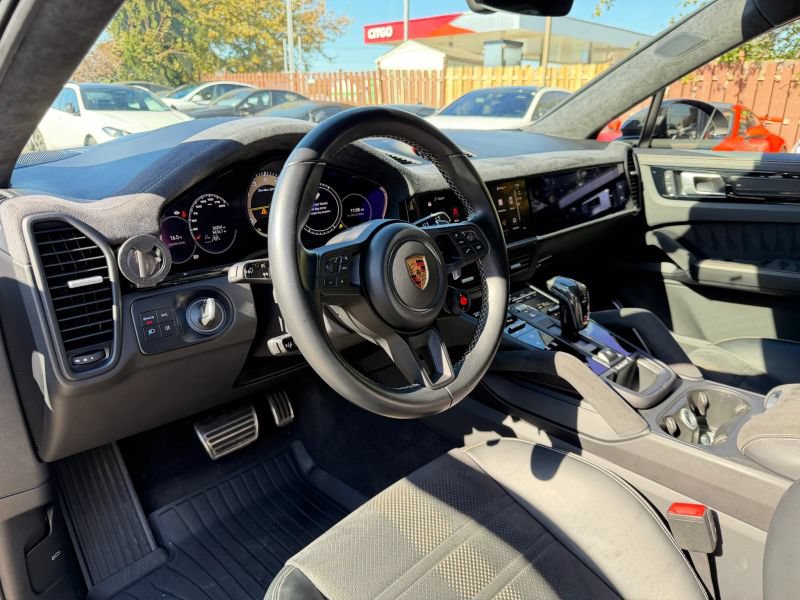 Used 2022 Porsche Cayenne Turbo GT AWD/4WD image 14