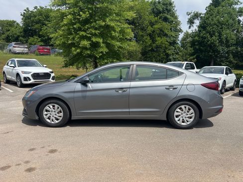Used 2019 Hyundai Elantra SE w/ Cargo Package FWD image 3
