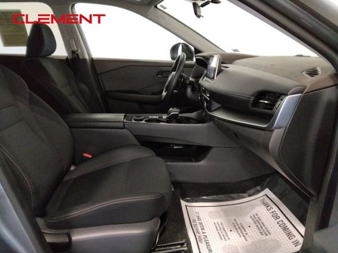 Used 2023 Nissan Rogue S image 39