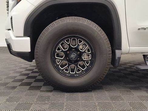 Used 2023 GMC Sierra 1500 AT4 w/ AT4 Premium Package AWD/4WD image 11