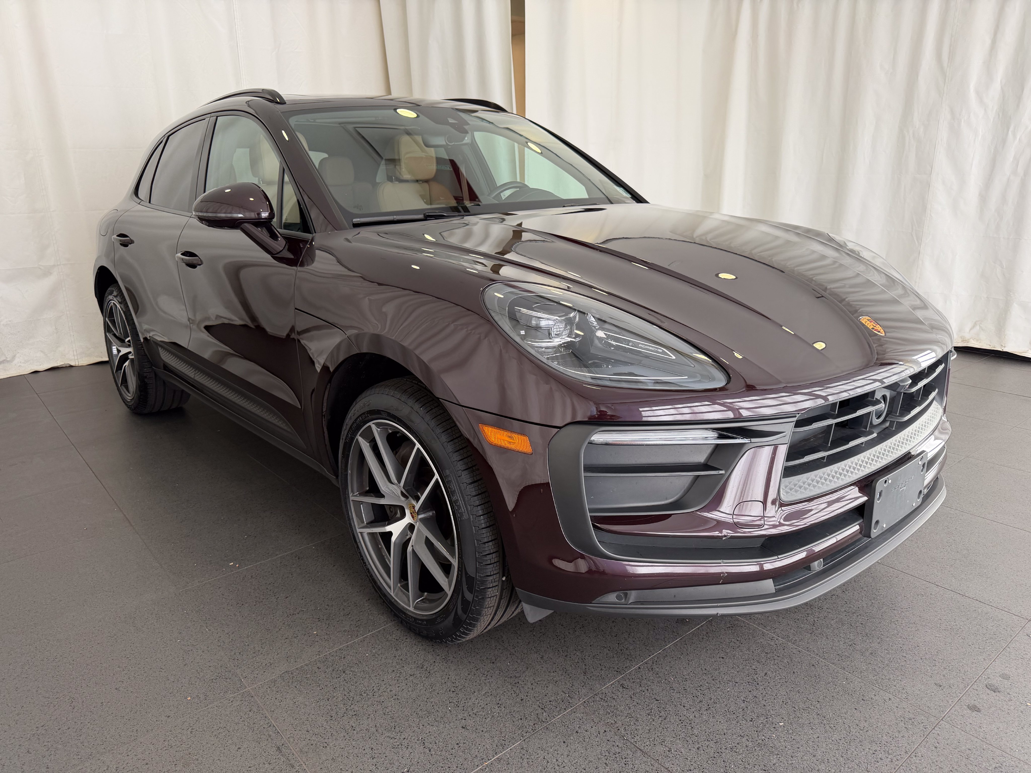 Certified 2024 Porsche Macan AWD/4WD image 7