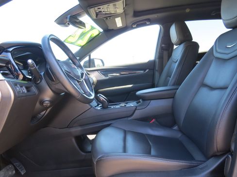 Certified 2022 Cadillac XT5 Premium Luxury w/ LPO, Floor Liner Package image 13