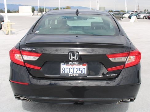 Used 2018 Honda Accord Sport image 4