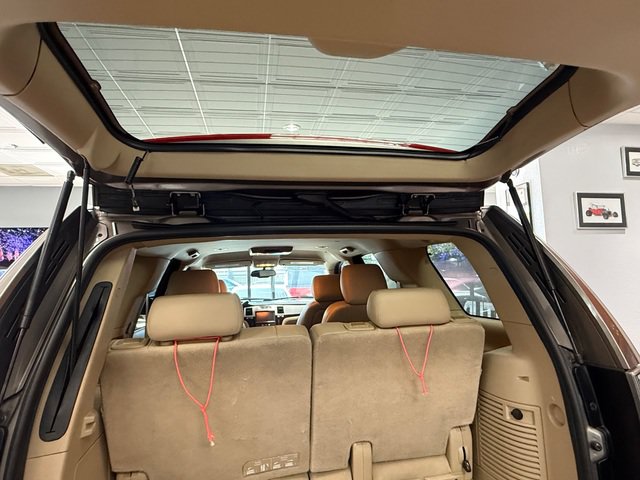 Used 2013 Cadillac Escalade Premium RWD image 12