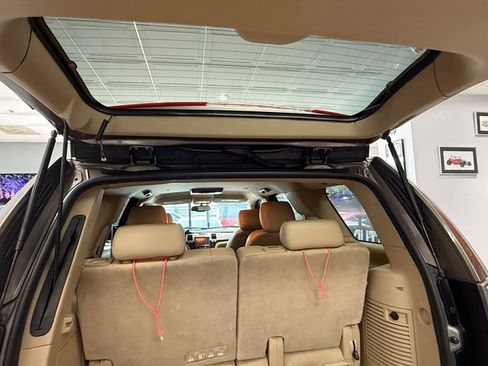 Used 2013 Cadillac Escalade Premium RWD image 12