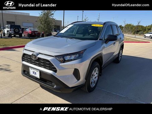 Used 2021 Toyota RAV4 LE image 1