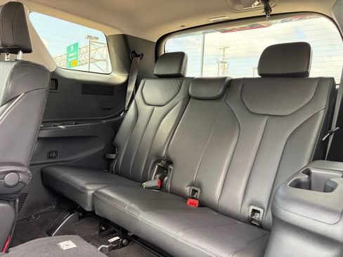 Used 2025 Hyundai Palisade SEL FWD image 9