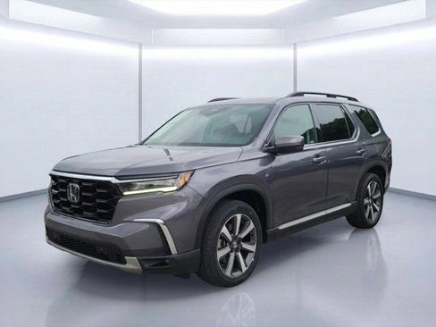 Used 2023 Honda Pilot Touring image 2