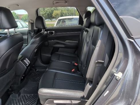 Used 2022 Kia Sorento S FWD image 23