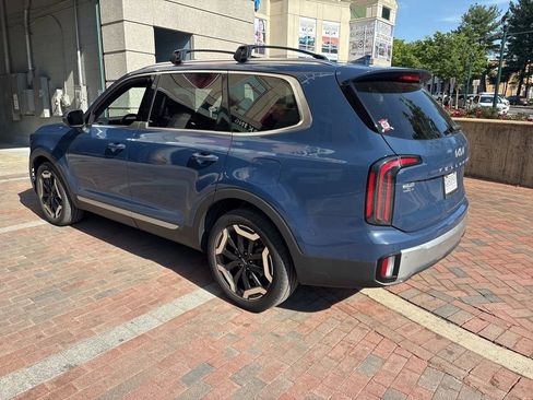 Certified 2023 Kia Telluride EX w/ EX Captain's Chair Package FWD image 5