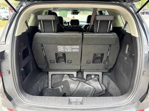 Used 2025 Kia Carnival FWD image 27