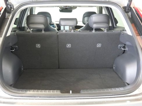 Used 2023 Kia Niro SX Touring image 27