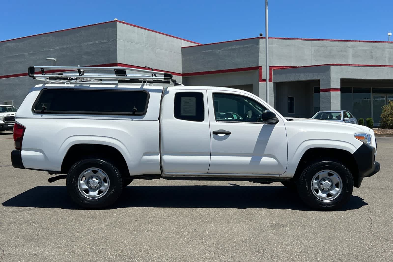 Used 2022 Toyota Tacoma SR RWD image 5