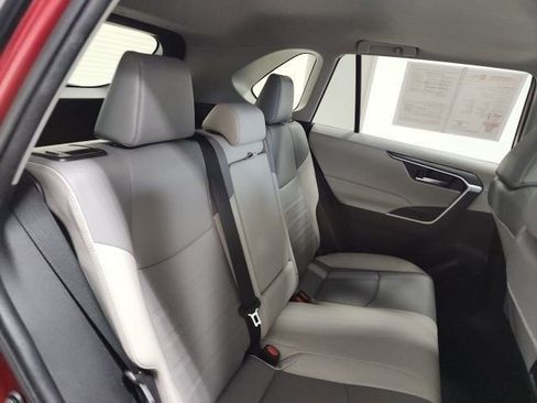 Used 2020 Toyota RAV4 XLE Premium FWD image 18