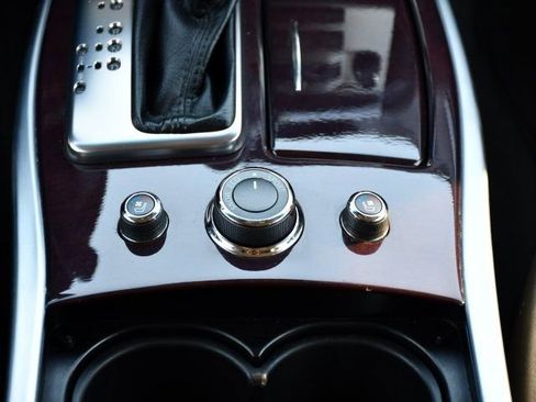 Used 2017 INFINITI Q70 3.7 image 26