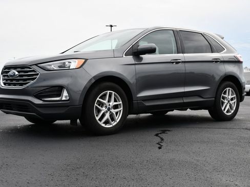 Used 2021 Ford Edge SEL w/ Convenience Package FWD image 3